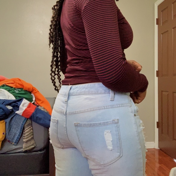 Light Distressed Boyfriend Jeans - Picture 5 of 6